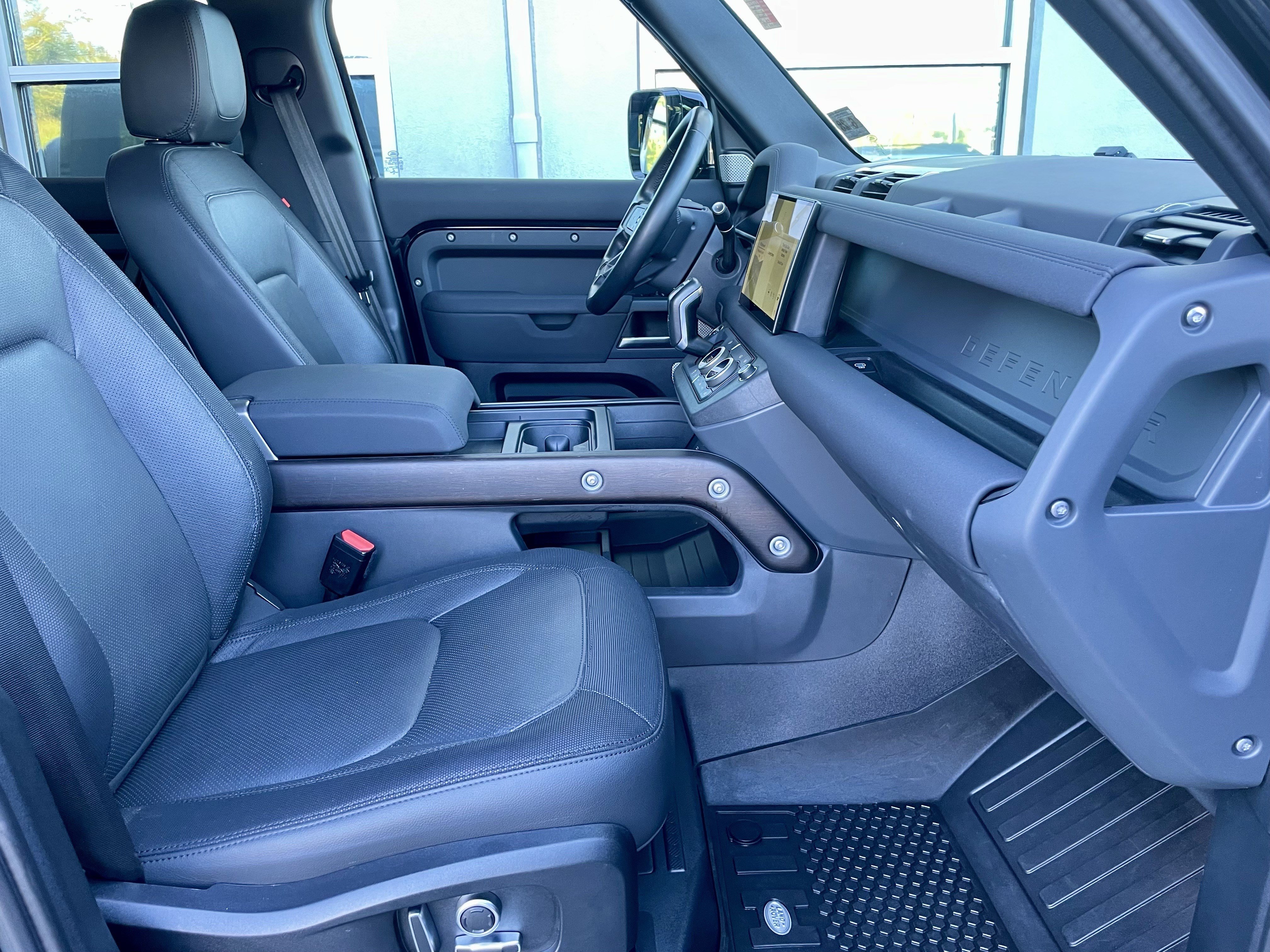 Used 2023 Land Rover Defender 130 X-Dynamic SE AWD/4WD image 15