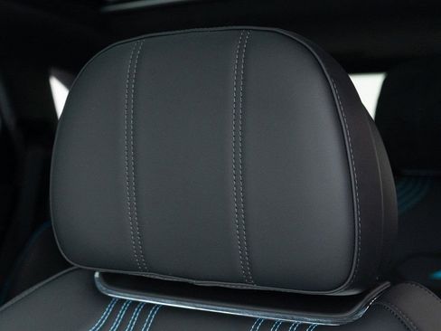 Used 2025 Bentley Bentayga S image 17