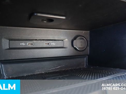 Used 2024 Volkswagen Taos SE image 32