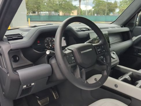 Certified 2025 Land Rover Defender 110 V8 AWD/4WD image 10