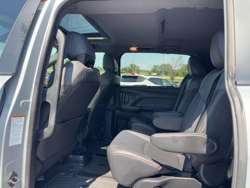 Used 2023 Toyota Sienna XSE AWD/4WD image 11