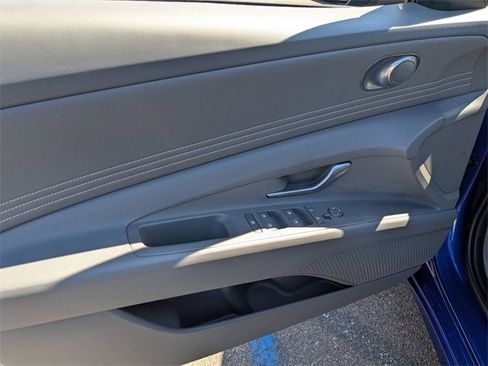 Used 2025 Hyundai Elantra Sport image 8