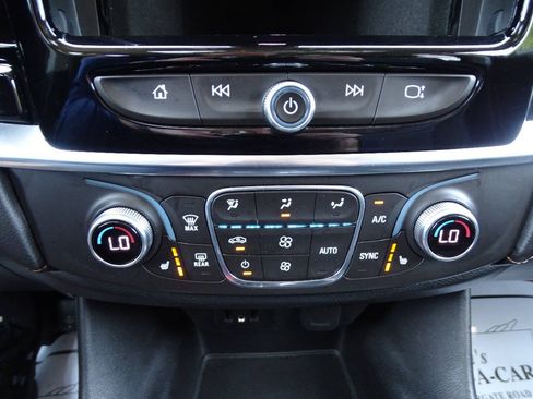 Used 2018 Chevrolet Traverse AWD LT w/ 2LT image 35