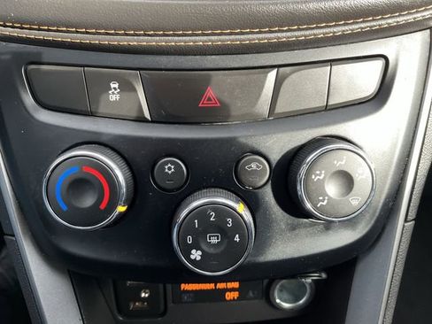 Used 2019 Chevrolet Trax LT w/ LT Convenience Package image 18