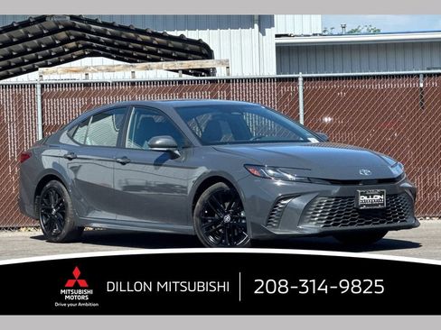 Used 2025 Toyota Camry SE FWD image 1