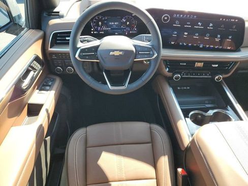 Used 2025 Chevrolet Suburban High Country image 24