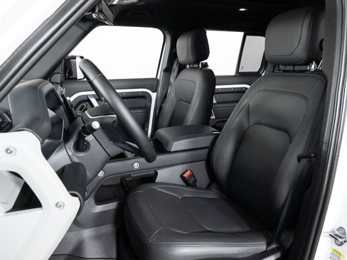 Used 2024 Land Rover Defender 110 SE image 14