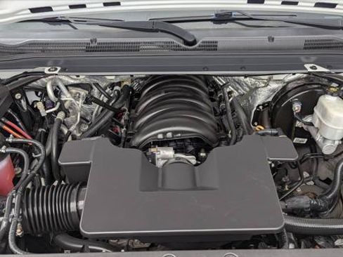 Used 2018 Chevrolet Suburban LS RWD image 33