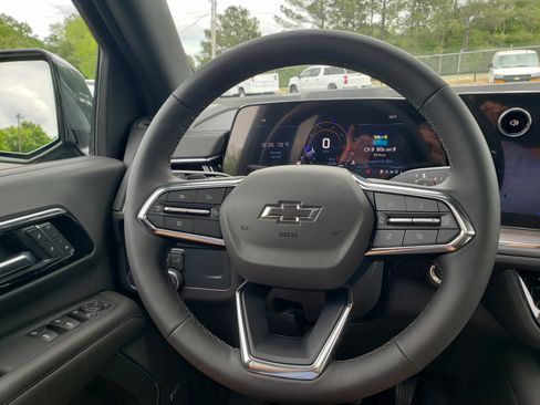 New 2026 Chevrolet Suburban Z71 w/ Comfort Package AWD/4WD image 16