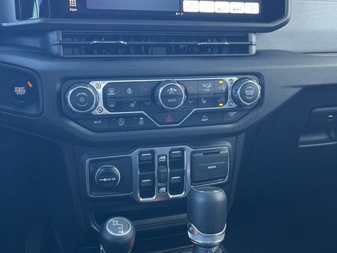 New 2025 Jeep Gladiator Sport image 14