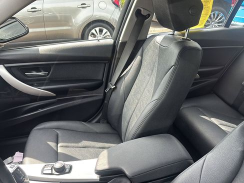 Used 2018 BMW 320i xDrive Sedan AWD/4WD image 9
