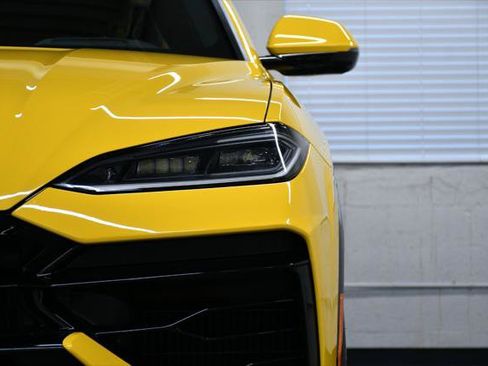 Used 2025 Lamborghini Urus SE AWD/4WD image 31