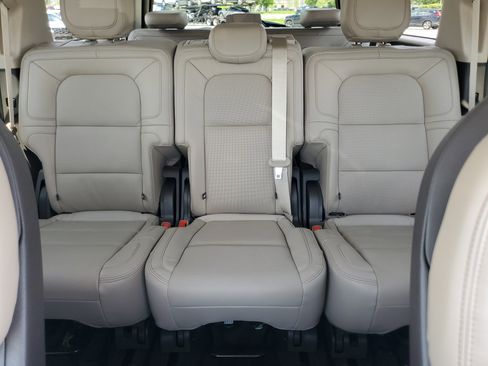 Certified 2024 Lincoln Navigator Reserve AWD/4WD image 19