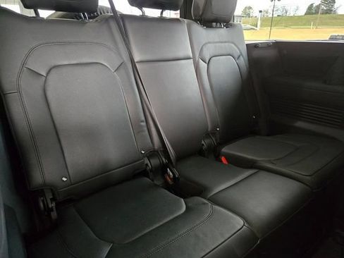 Used 2024 Land Rover Defender 130 X-Dynamic SE AWD/4WD image 20