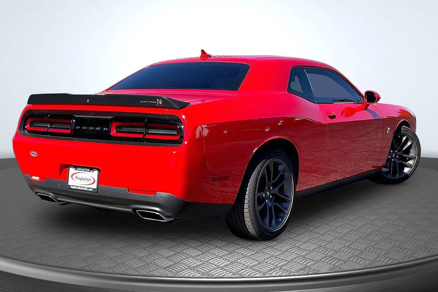 Used 2022 Dodge Challenger R/T Scat Pack w/ Driver Convenience Group RWD image 2