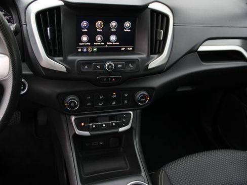 Used 2022 GMC Terrain SLE image 12