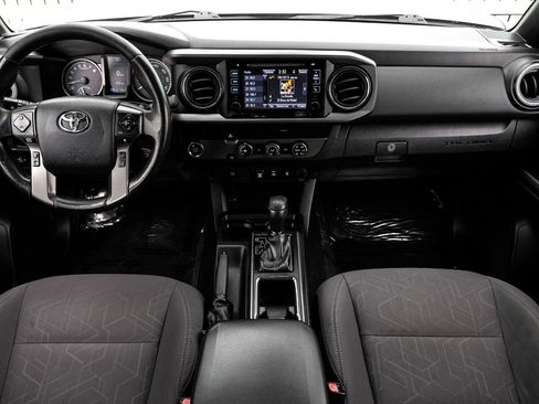 Used 2019 Toyota Tacoma TRD Off-Road image 10