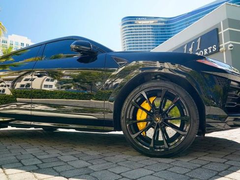 Used 2022 Lamborghini Urus image 36