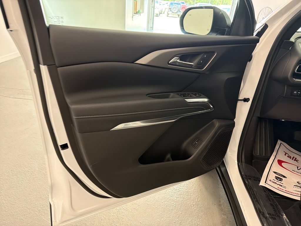 New 2027 Chevrolet Traverse LT FWD image 13