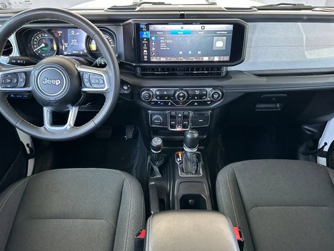 Used 2024 Jeep Wrangler Unlimited Sahara AWD/4WD image 16