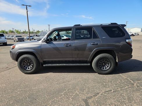 Used 2019 Toyota 4Runner SR5 AWD/4WD image 5