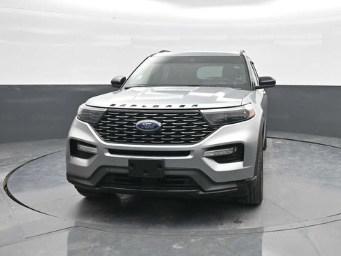 Certified 2024 Ford Explorer ST-Line w/ Class IV Trailer Tow Package AWD/4WD image 3