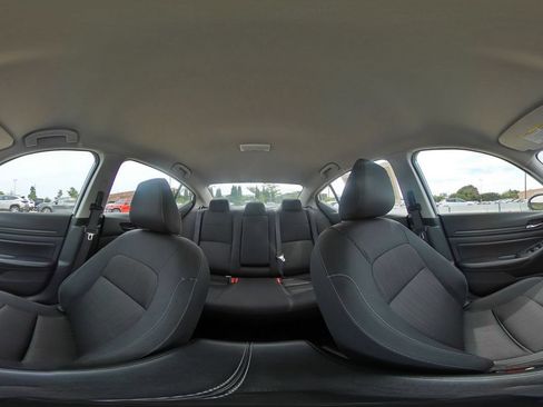 Used 2025 Nissan Altima 2.5 SV FWD image 37