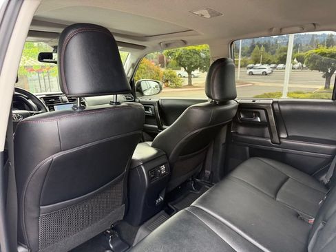 Used 2021 Toyota 4Runner TRD Off-Road Premium w/ Moonroof Package AWD/4WD image 32