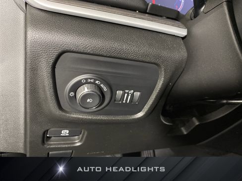Used 2023 Jeep Grand Cherokee Limited w/ Black Appearance Package AWD/4WD image 25