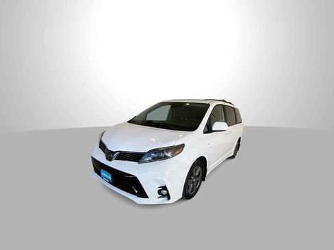 Used 2020 Toyota Sienna SE w/ SE Preferred Package image 4