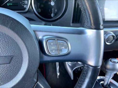 Used 2004 Chevrolet SSR w/ Preferred Equipment Group RWD image 12