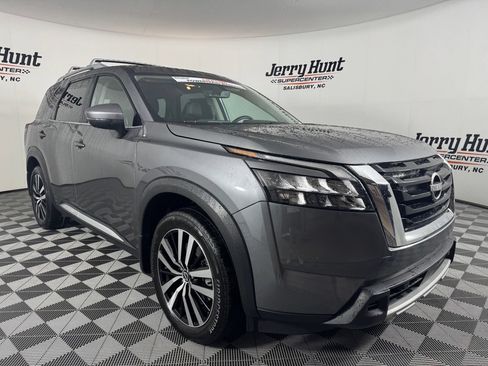 Used 2025 Nissan Pathfinder Platinum w/ Cargo Package FWD image 5