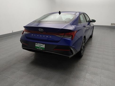 Used 2025 Hyundai Elantra SEL FWD image 7