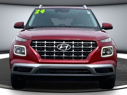 Used 2024 Hyundai Venue Limited image 2