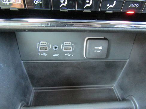 Used 2023 Jeep Grand Cherokee Limited AWD/4WD image 36