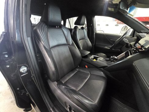 Used 2021 Toyota Venza XLE w/ Softex Package image 18