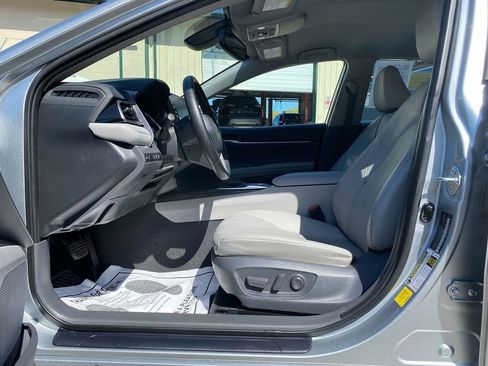 Used 2021 Toyota Camry XLE image 12