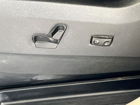 Used 2015 Dodge Grand Caravan SXT image 19