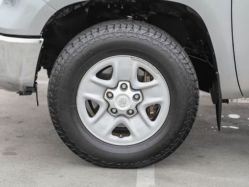 Used 2017 Toyota Tundra SR5 w/ SR5 Upgrade Package RWD image 10