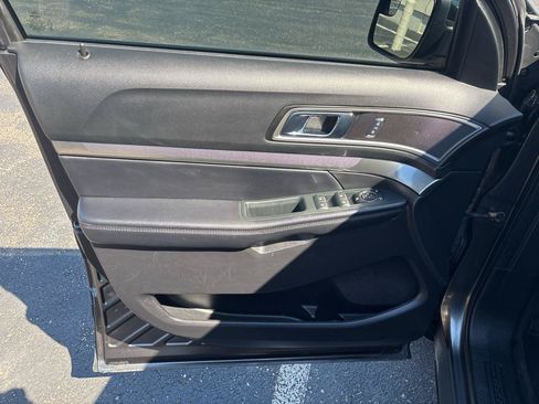 Used 2018 Ford Explorer XLT w/ Equipment Group 202A AWD/4WD image 9