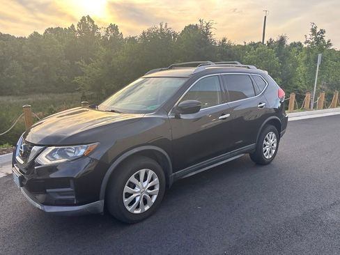 Used 2017 Nissan Rogue S w/ S Appearance Package AWD/4WD image 1
