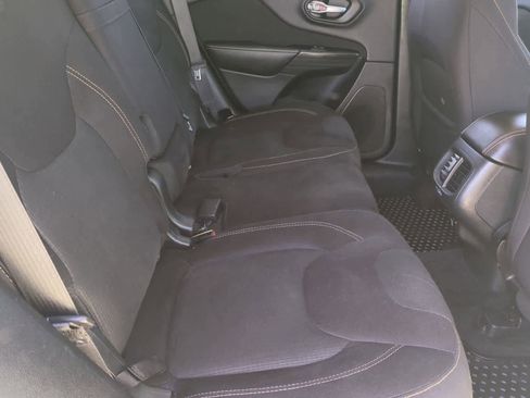 Used 2016 Jeep Cherokee Latitude w/ Cold Weather Group image 20