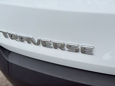 Used 2023 Chevrolet Traverse LS FWD image 34