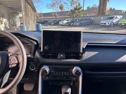 Used 2025 Toyota RAV4 XLE image 18