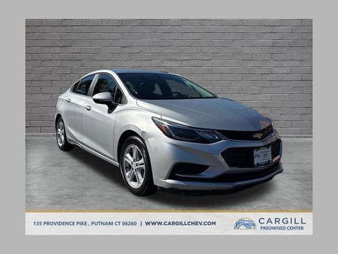 Used 2017 Chevrolet Cruze LT w/ Convenience Package FWD image 1