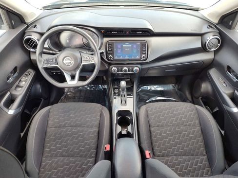 Used 2023 Nissan Kicks SV image 9