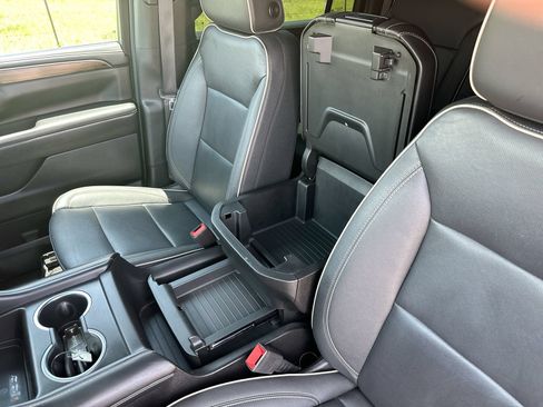 Used 2023 Chevrolet Suburban Premier AWD/4WD image 22
