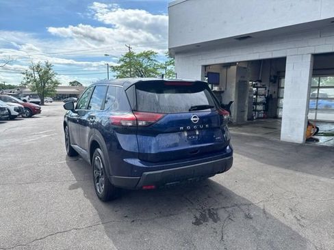 Used 2025 Nissan Rogue SV AWD/4WD image 4