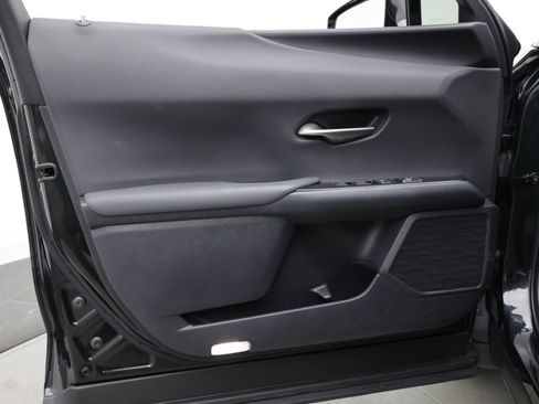 Used 2021 Lexus UX 200 w/ Accessory Package (Z2) FWD image 21