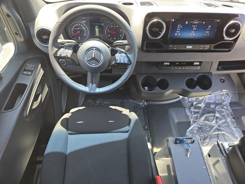 New 2025 Mercedes-Benz Sprinter 2500 image 18